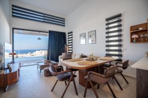 Φωτογραφία από το άλμπουμ του Serene and modern villa with Private Pool Stunning Views σε Kharcha