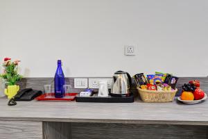 Gallery image of 1BHK Suites Opp Marriott - Huda City Centre in Gurgaon +89 photos