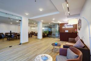 Posezení v ubytování 1BHK Suites Opp Marriott - Huda City Centre