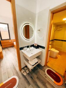 Vannituba majutusasutuses Mango Apartment and Homestay - HaNoi railway station