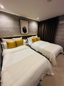Katil atau katil-katil dalam bilik di e-hostel 心斎橋 302 +1 gambar