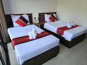 Ein Bett oder Betten in einem Zimmer der Unterkunft DB Studios Samui - Adults Only
