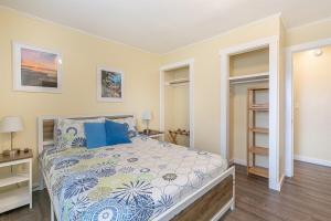 Postel nebo postele na pokoji v ubytování Harbor Lights