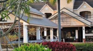 a house with a car parked in front of it at Kulwadee Hotel in Si Sa Ket +29 photos
