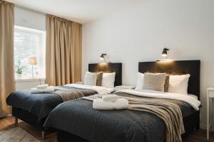 Ένα ή περισσότερα κρεβάτια σε δωμάτιο στο Guestly Homes - 4BR Countryside Stay Near Wind Farm