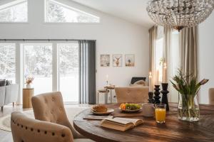 Χώρος καθιστικού στο Guestly Homes - 4BR Countryside Stay Near Wind Farm