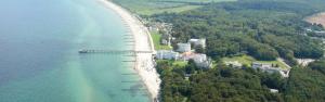 an aerial view of a beach with buildings and trees at Haus Ostseesprung - Fewo Victoria im Souterrain mit Terrasse und gem Garten in Bad Doberan