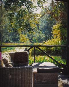 Posezení v ubytování The Forest River Wood Cabin + 27 fotografií