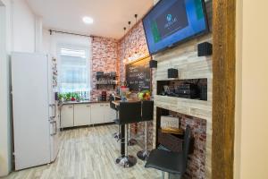 A kitchen or kitchenette at Friends Hostel & Apartments