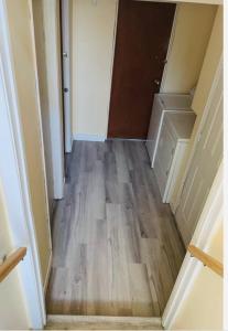 a hallway with wooden floors and a closet at Delta Guest House Merritt in Merritt