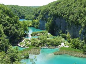 an island in the middle of a blue river at Apartment Rendulic in Rakovica