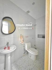 Koupelna v ubytování Tiinder Hotel