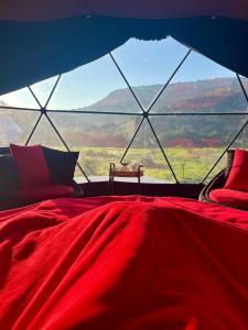 Ένα ή περισσότερα κρεβάτια σε δωμάτιο στο Ikigai Moonlight Garden