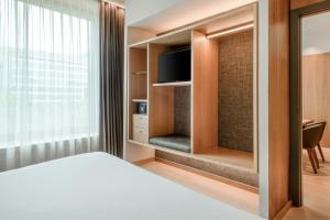 TV a/nebo společenská místnost v ubytování AC Hotel Diagonal L'Illa by Marriott