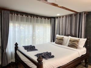 Postel nebo postele na pokoji v ubytování Sor Boutique Resort Chiangrai