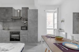 Η κουζίνα ή μικρή κουζίνα στο The white home in udine station +10 φωτογραφίες