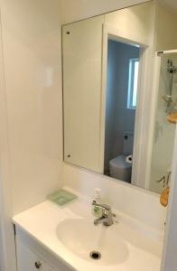 Un baño de Location, Location, Location! 6 fotos más