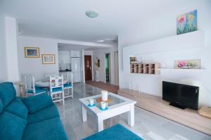 Posedenie v ubytovaní Luminoso y fresco apartamento en 2ª línea de playa