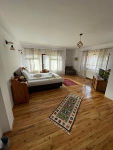 Postel nebo postele na pokoji v ubytování Camera Stejar - CĂTUN