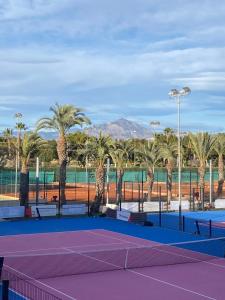 Tenis alebo squash v ubytovaní New apartment in San Juan Playa, Alicante PAU5 alebo jeho okolí