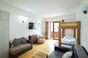 Postel nebo postele na pokoji v ubytování Cozy Apartment In New Gudauri Redco