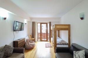 Postel nebo postele na pokoji v ubytování Cozy Apartment In New Gudauri Redco
