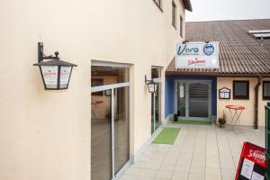 a building with a door and a sign on it at Vero Living & more in Hoheneich
