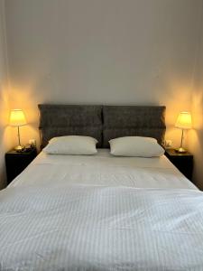 Posteľ alebo postele v izbe v ubytovaní Tinion Urban Hotel