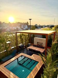 Bazén v ubytování The Pine Da Lat nebo v jeho okolí