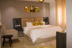 Postel nebo postele na pokoji v ubytování MacDestly Hotel