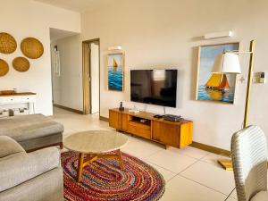 TV a/nebo společenská místnost v ubytování Beachfront Appartment