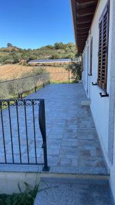 A balcony or terrace at AGRITURISMO VIGNA DE' LUCERI
