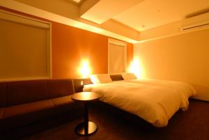 Postel nebo postele na pokoji v ubytování AB Hotel Kanazawa