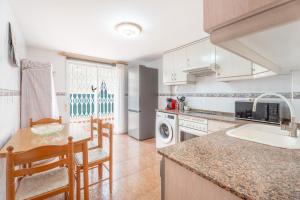 A kitchen or kitchenette at Herba Sana