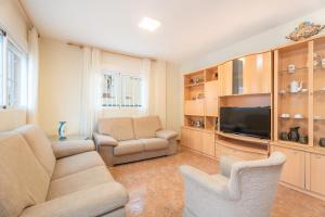 A television and/or entertainment centre at Herba Sana