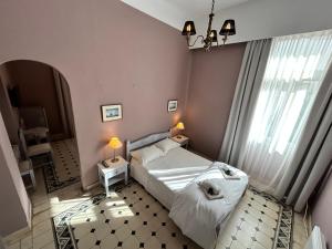 Posteľ alebo postele v izbe v ubytovaní Tinion Urban Hotel