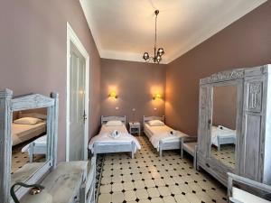 Posteľ alebo postele v izbe v ubytovaní Tinion Urban Hotel