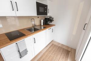 Kuchyň nebo kuchyňský kout v ubytování Koje Fünf I Apartment in Stadtmitte mit kleinem Parkplatz