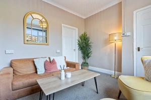 Gallery image of Yasmins Cosy 3 Bed Home - Brand New, FREE Parking - Hosted by Stay Host Save in Abertillery +23 photos