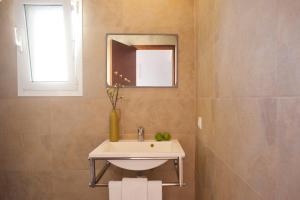 Ванная комната в Apartamentos Sol Romántica by DOT Suites