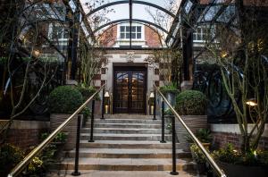 ロンドンにあるザ ブルームズベリー ホテルの階段