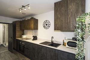 Kuchyň nebo kuchyňský kout v ubytování Di's Residence