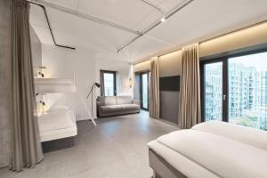 Un pat sau paturi într-o cameră la Four Points Flex by Sheraton Vejle