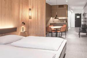 Un pat sau paturi într-o cameră la Four Points Flex by Sheraton Vejle