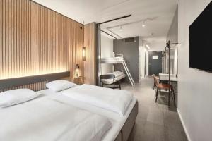Un pat sau paturi într-o cameră la Four Points Flex by Sheraton Vejle