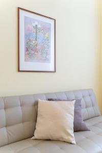 A seating area at Apartments via Spano