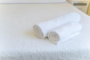 A bed or beds in a room at Apartments via Spano