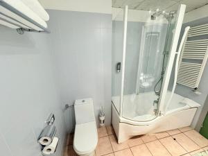 Bilik mandi di Hotel Verri