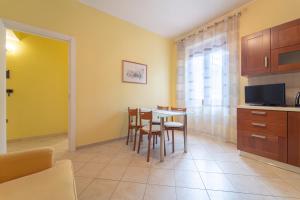 A television and/or entertainment centre at Apartments via Spano