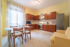 A kitchen or kitchenette at Apartments via Spano